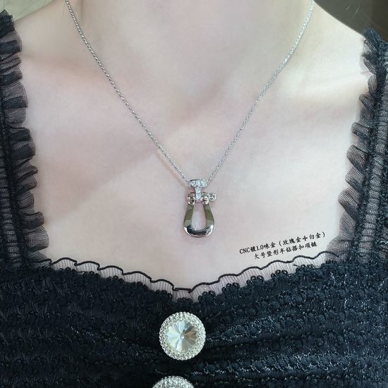 Fred Large Vertical Half Diamond Horsebit Necklace