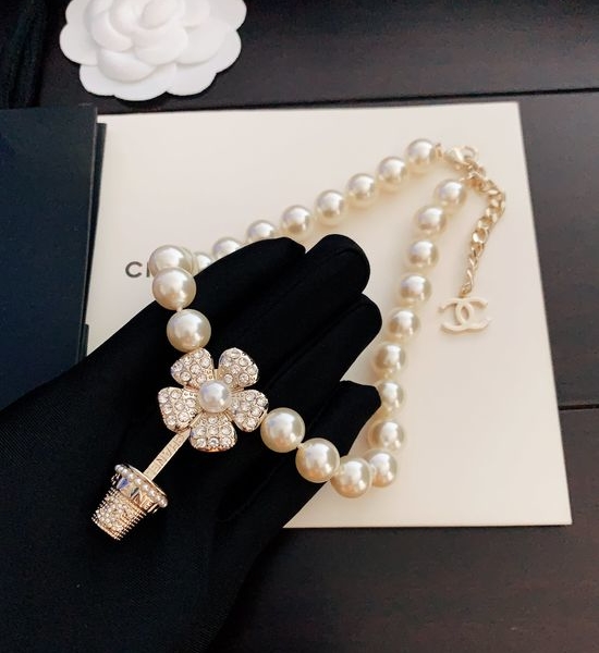 Chanel Elegant Pearl Beaded Necklace