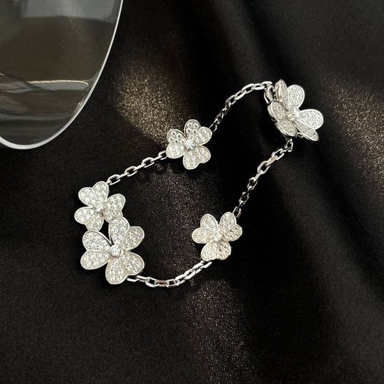 Van Cleef & Arpels VCA Diamond Clover Bracelet Three Leaf Design
