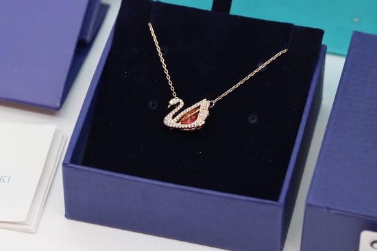 Swarovski Red Crystal Dancing Heart Clavicle Necklace