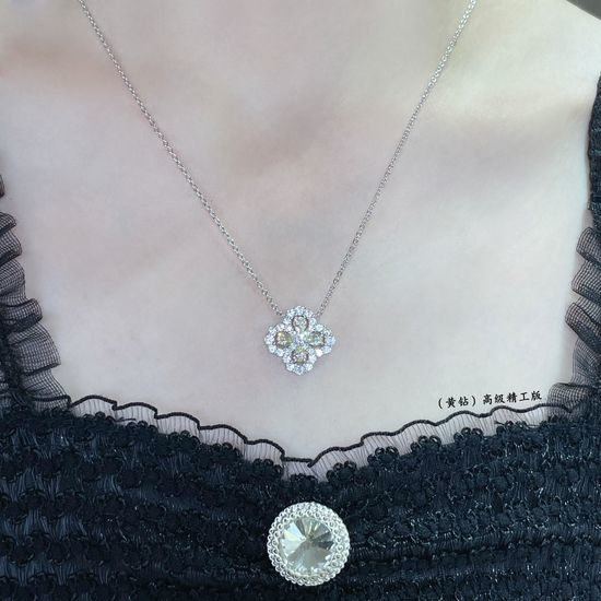 Harry Winston Yellow Diamond Clover Pendant Necklace