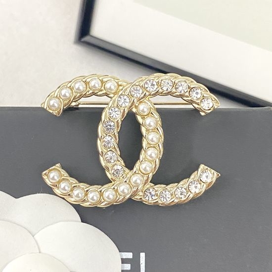 Chanel Pearl and Rhinestone Brooch Light Gold Tone