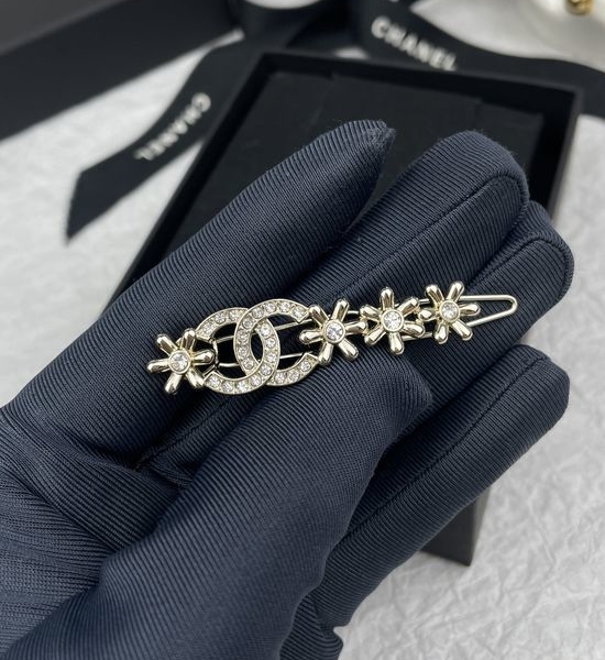 Chanel Glossy Flower Rhinestone Hair Clip