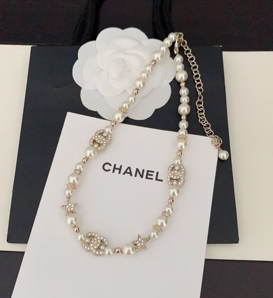 Chanel White Pearl Elegant Necklace