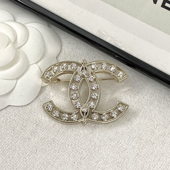 Chanel Hollow Rhinestone Brooch Exquisite Retro