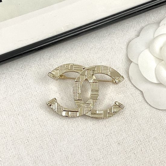 Chanel Embossed Brooch Versatile Vintage Style