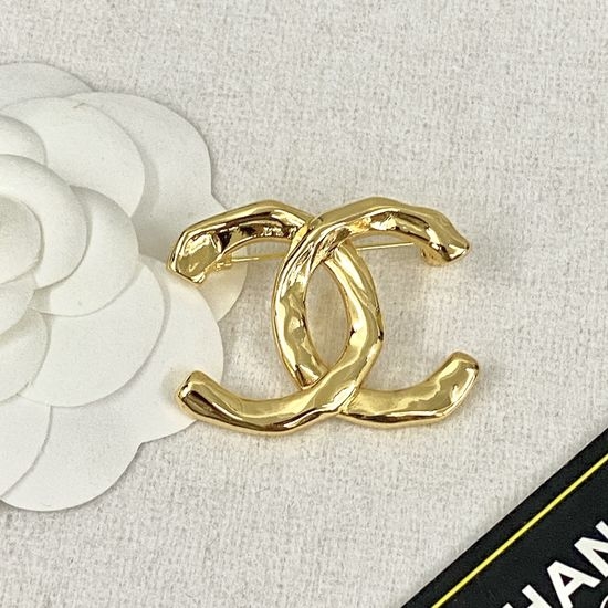 Chanel Irregular Brooch Retro Elegant Style