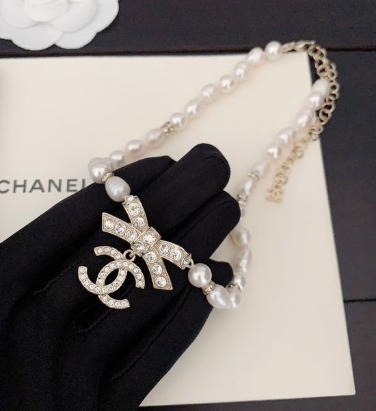 Chanel Bow Baroque Pearl Necklace