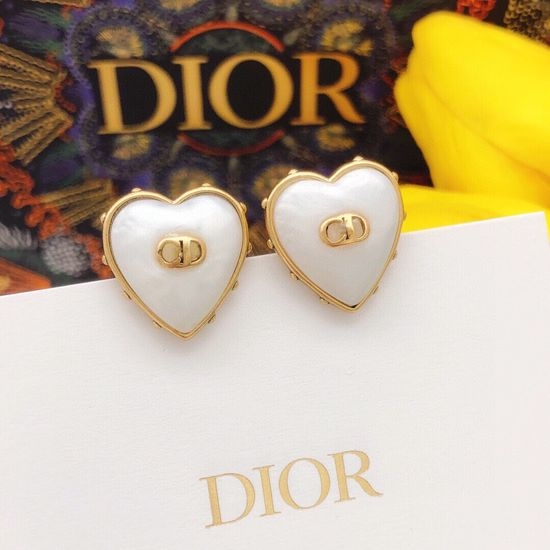 Christian Dior CD Heart-shaped Pearl Elegant Stud Earrings