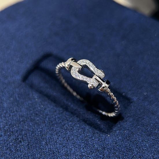 Fred Twisted Horseshoe Buckle Silver Ring