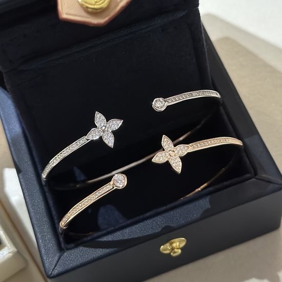 Van Cleef & Arpels VCA Full Diamond Four Leaf Clover Bangle