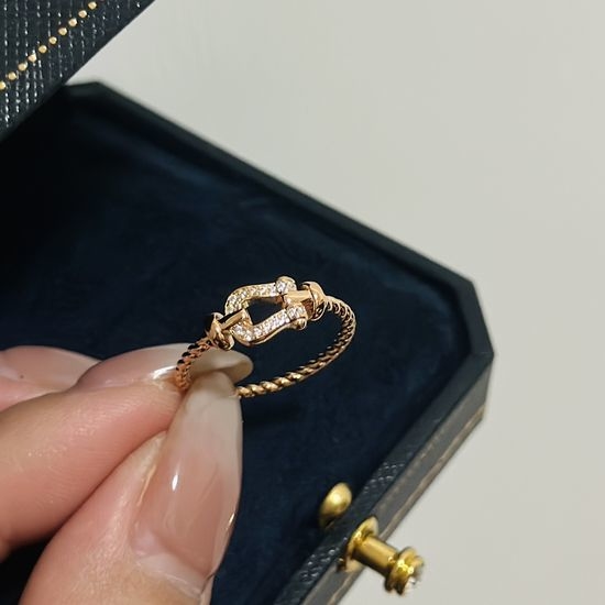 Fred Rose Gold Twisted Horseshoe Buckle Ring