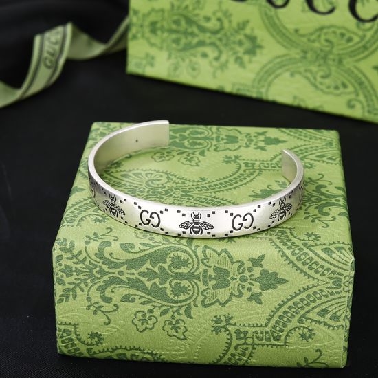 Gucci Classic Embossed Pattern Bracelet
