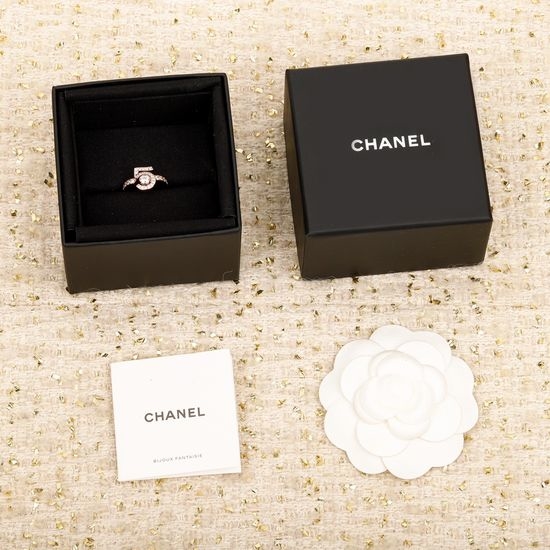 Chanel Number Five Inlaid Diamond Ring
