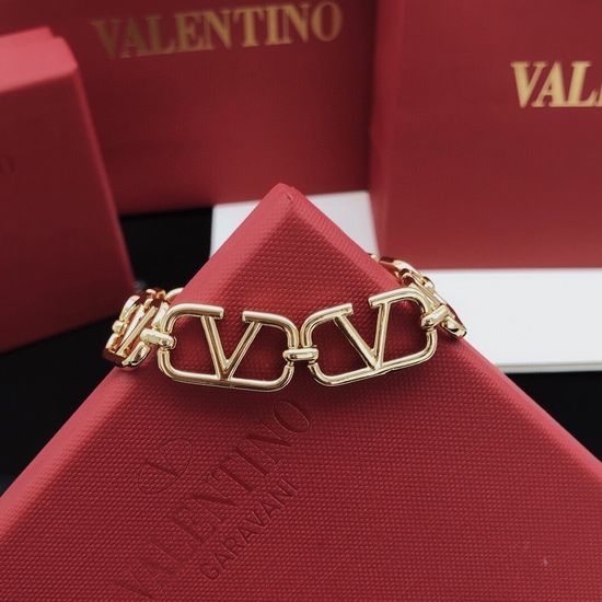 Valentino Smooth Surface Simple Pendant Necklace
