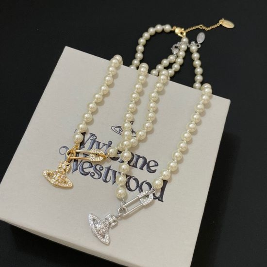 Vivienne Westhood Saturn Pearl Necklace Set Elegant