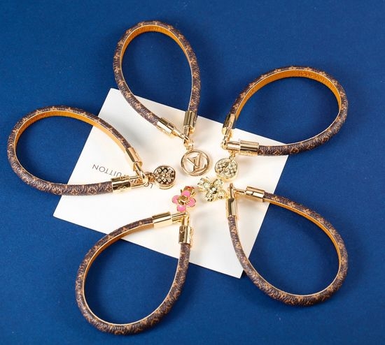 Louis Vuitton LV D-shaped Buckle Pendant Leather Bracelet