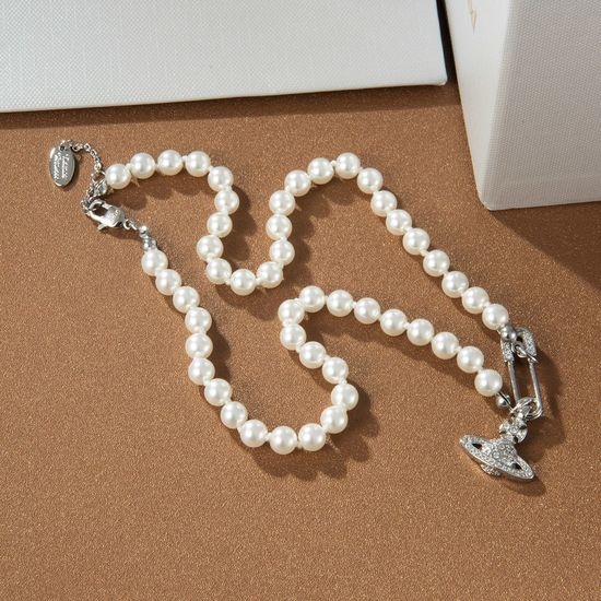 Vivienne Westhood Pin Diamond Inlaid Pearl Necklace