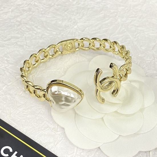 Chanel Heart Decor Gold Tone Elegant Bangle