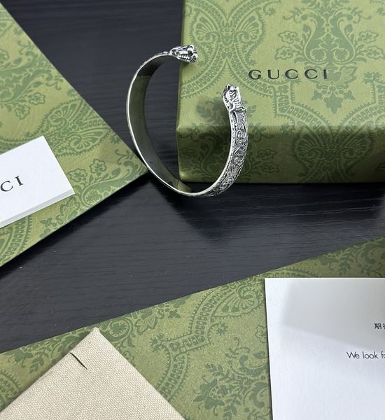 Gucci Stylish Tiger Pattern Bracelet Exquisite Craft