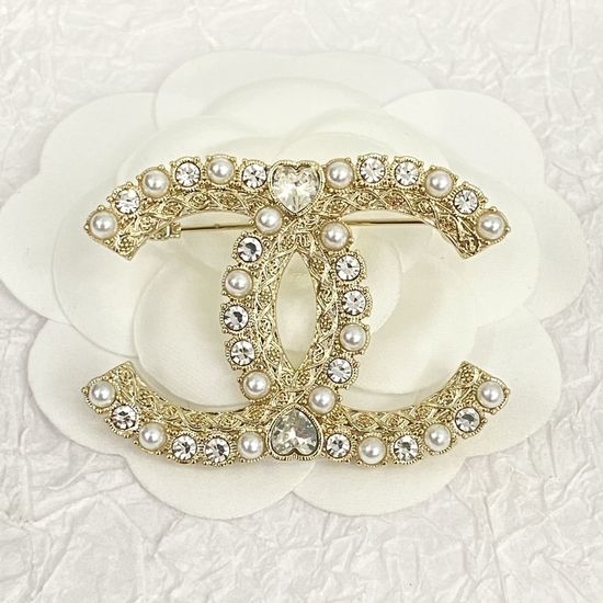 Chanel Pearl Diamond Texture Double C Brooch