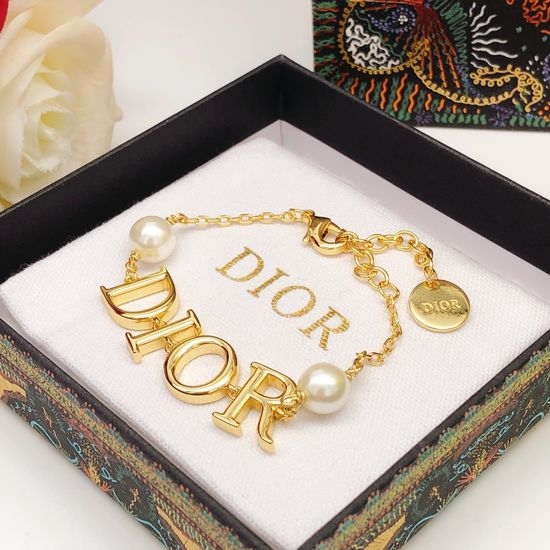 Christian Dior CD Pearl Letter Necklace Bracelet Exquisite Design