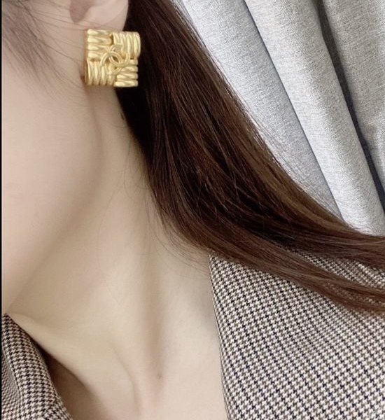 Chanel Vintage Mille-feuille Style Ear Clips