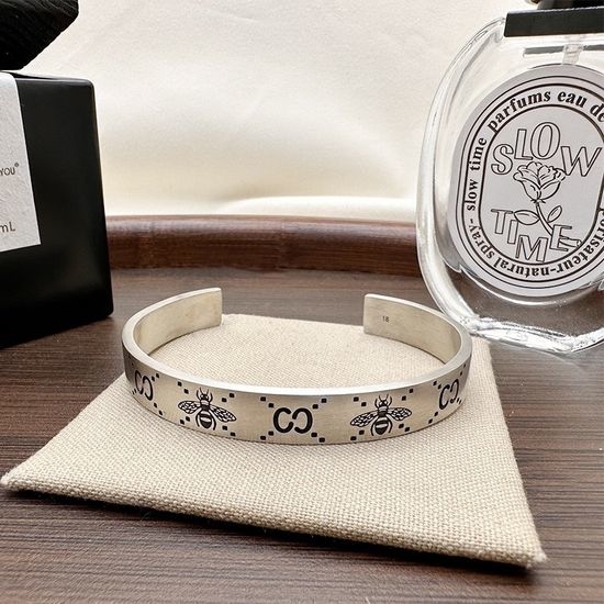 Gucci Retro Bee Bangle Fashion Jewelry Accessory