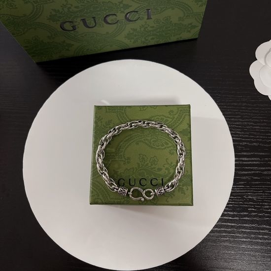 Gucci Heart-shaped Decorative Chain Bracelet