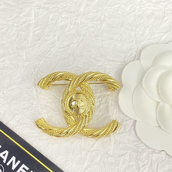 Chanel Classic Logo Brooch Versatile Accessory