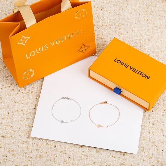 Louis Vuitton LV Blossom Series Delicate Flower Necklace