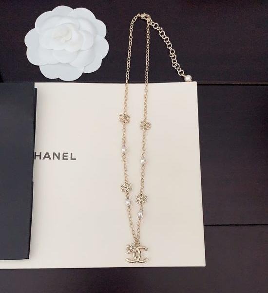 Chanel Flower Pendant Necklace For Ladies