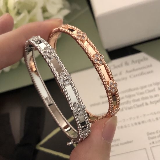 Van Cleef & Arpels VCA Delicate Kaleidoscope Bangle Fine Workmanship