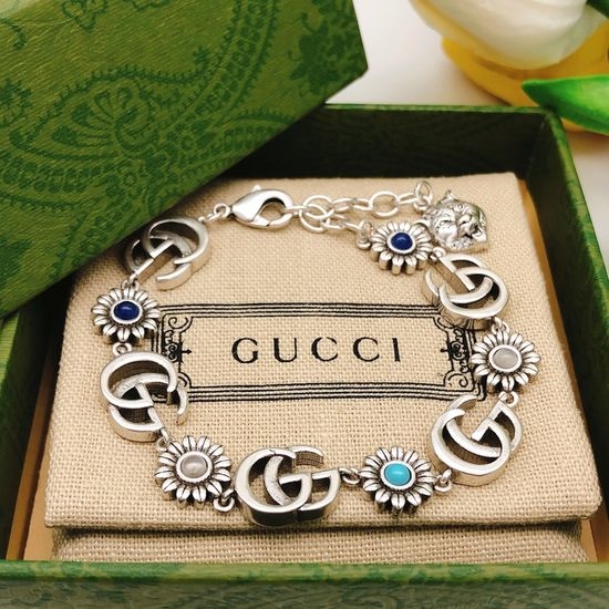Gucci Silver Flower Decorated Bracelet