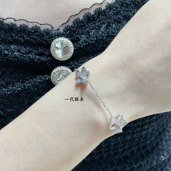Graff Dainty Four Flower Bracelet Shiny Zircon