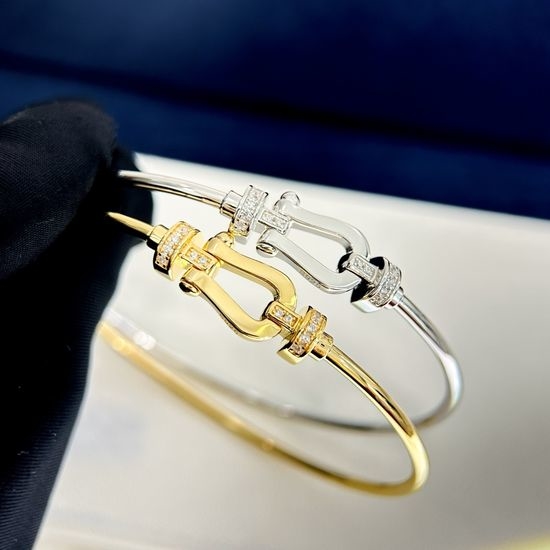 Fred Half Diamond Horseshoe Buckle Bangle
