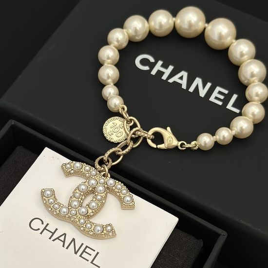 Chanel Pearl Chain Bracelet Elegant Classic Design