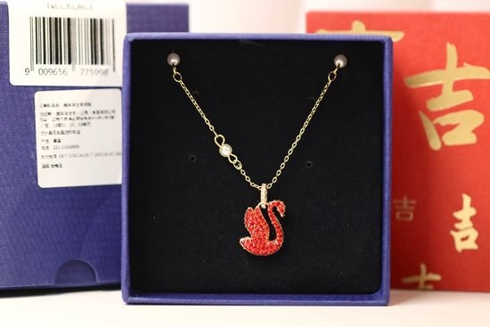 Swarovski Golden Pearl Red Swan Clavicle Necklace