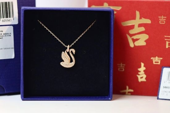 Swarovski Rose Gold Swan Clavicle Necklace