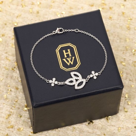 Harry Winston Cluster Style Bracelet with Elegant Design