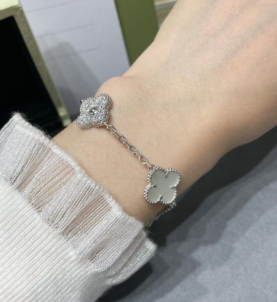 Van Cleef & Arpels VCA Clover Bracelet with White Shell and Diamonds