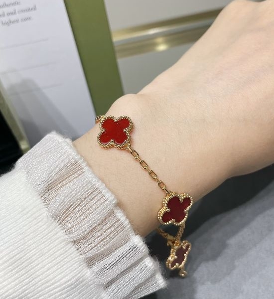 Van Cleef & Arpels VCA Classic Red Agate Clover Bracelet