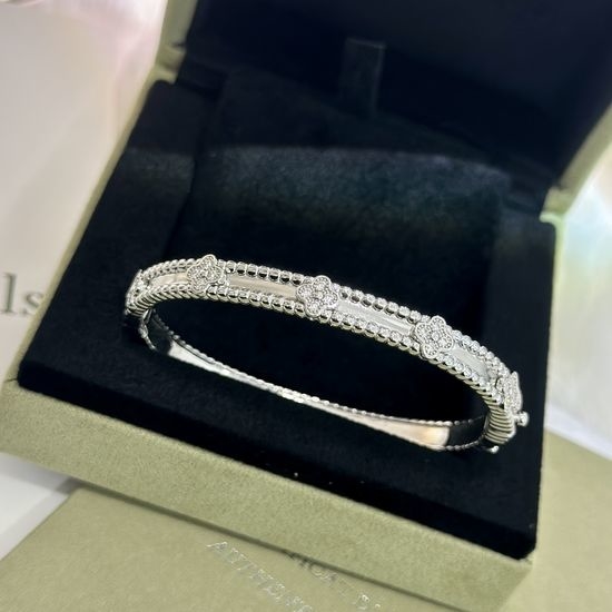 Van Cleef & Arpels VCA Classic Flower Kaleidoscope Silver Bangle