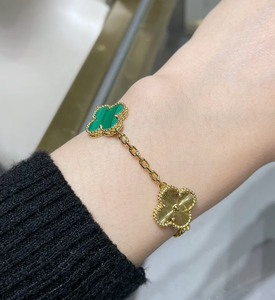 Van Cleef & Arpels VCA Malachite Clover Bracelet Elegant Design