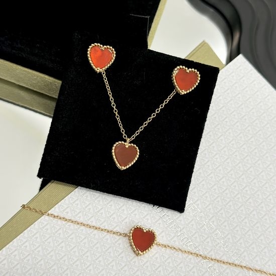 Van Cleef & Arpels VCA Red Agate Heart Jewelry Set