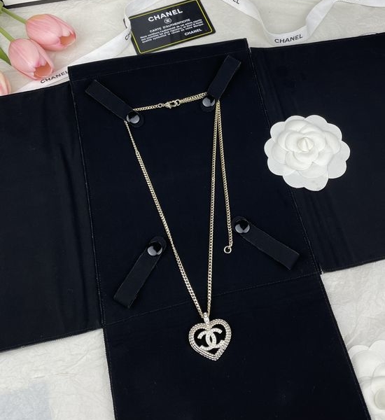 Chanel Hollow Heart Shape Simple Necklace