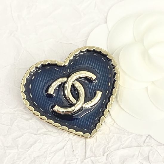 Chanel Denim Heart Brooch Retro Fashion Accessory