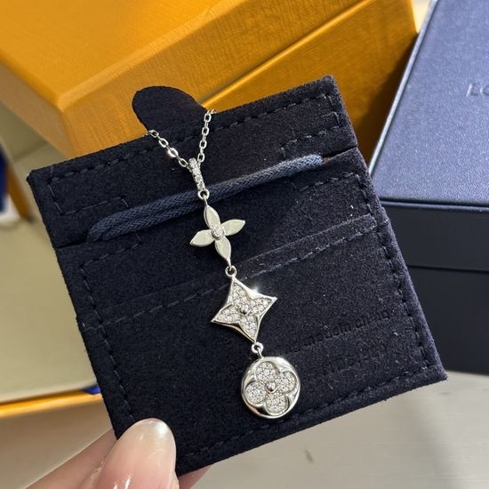 Louis Vuitton LV Three Flower Diamond Necklace Silver