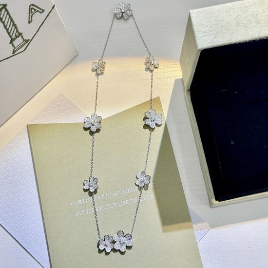 Van Cleef & Arpels VCA Clover Diamond Pendant Necklace Elegant Charm