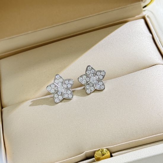 Graff Single Flower Design Stud Earrings